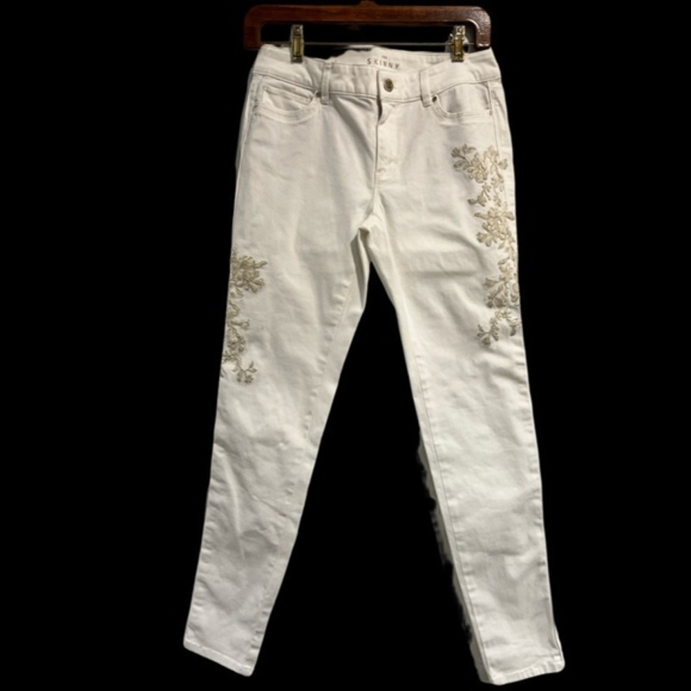 White House Black Market Winter White Skinny Jeans with Sparkly Embroidery